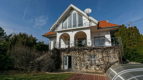 Haus am Balaton mit Pool in attraktiver Lage mit Panoramasicht und Privatsphäre