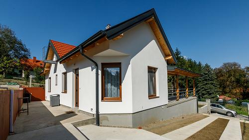 Neue Immobilien.  Hohe Qualität und Präzision sind für dieses neu gebaute Einfamilienhaus typisch. Das Haus kann mit geringen monatlichen Kosten finanziert werden.