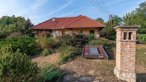 Mediterranean House with privacy and panoramic views.