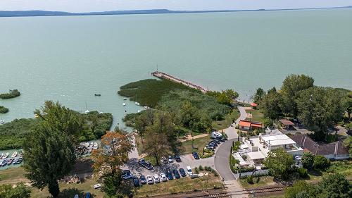 Új építésű, Panorámás, Balatoni ingatlan.  Közvetlen Balaton-parti ingatlan – Kiváló lehetőség vállalkozóknak és magánszemélyeknek