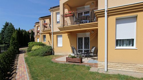 Im mediterranen Stil erbautes Appartementhaus ist mit 8 separaten Appartements zu verkaufen.