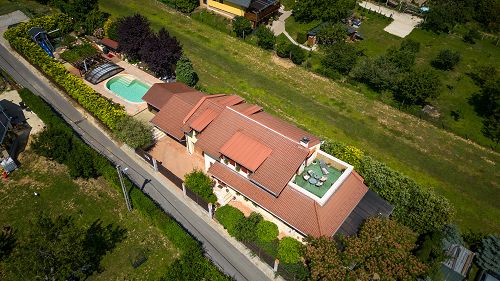 Panoramic view.  The elegant family house of a high quality, in a quiet street of Cserszegtomaj, with a panoramic view of Lake Balaton, a heated swimming pool, a jacuzzi and a beautiful garden is for sale. 