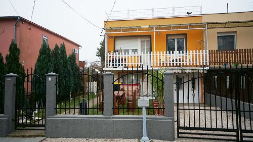 Balatoni ingatlan.  Eladó Gyenesdiáson egy családi ház, amely közel található a Balatonhoz 