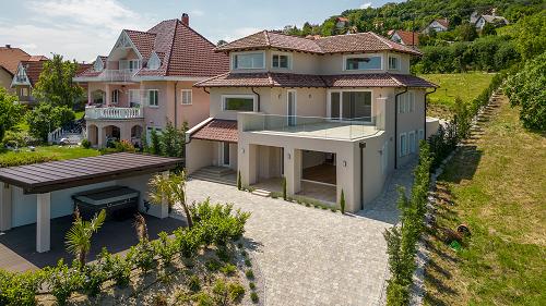 New built property, Panoramic view, Balaton property.  The villa has a Mediterranean-minimalist, clear style, with proportionately spacious interior rooms. It was made for the personal use of the owner, used only premium quality building materials.