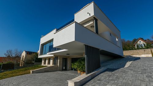 New built property, Panoramic view, Balaton property.  It is a luxury property for sale that fulfils many needs of the owner and has an eternal panorama of the lake Balaton.
For more information please contact our sales colleagues !