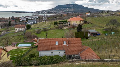 Panoramic view.  It is a weekend house with a beautiful panorama for sale in the northern part of Lake Balaton. The building should be renovated.