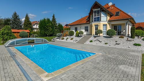 Large, bright, very well-kept house with privacy, a beautiful panorama of Lake Balaton and a pool. German quality standard