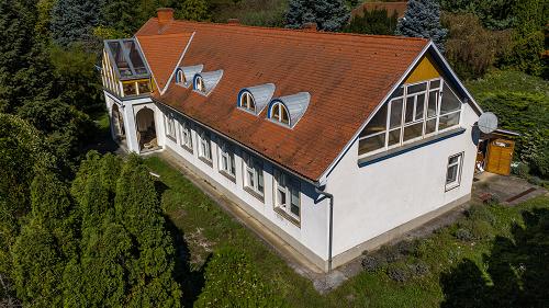 Eladó egy történelmi épület.