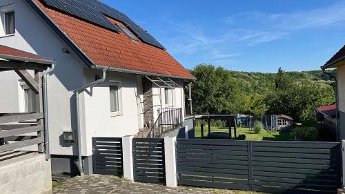 Eladó családi ház Csatár egyik legszebb részén, a halastó közelében!
