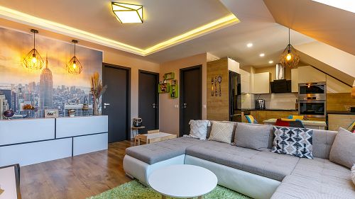 Immobilien am Balaton.  Im Stadtzentrum von Keszthely ist die Wohnung mit Möbelstücken von hoher Qualität und mit allen Ausrüstungen zu verkaufen.