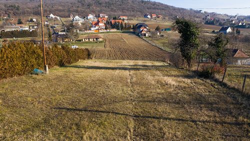In Cserszegtomaj it is a building plot for sale. The public utilities are located on the street, in front of the plot. Another great advantage is that the area has two entrances, it is accessible from the lower and upper part by an asphalted road. 